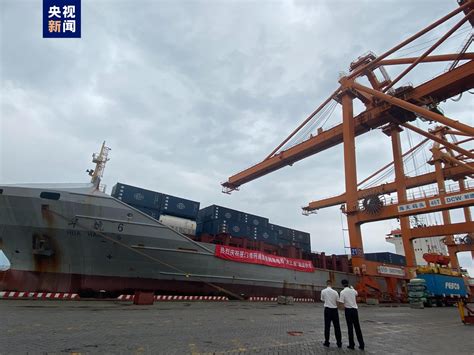 厦门港首条“大三通”跨境电商海运快线搭建起两岸经贸合作新桥梁 .